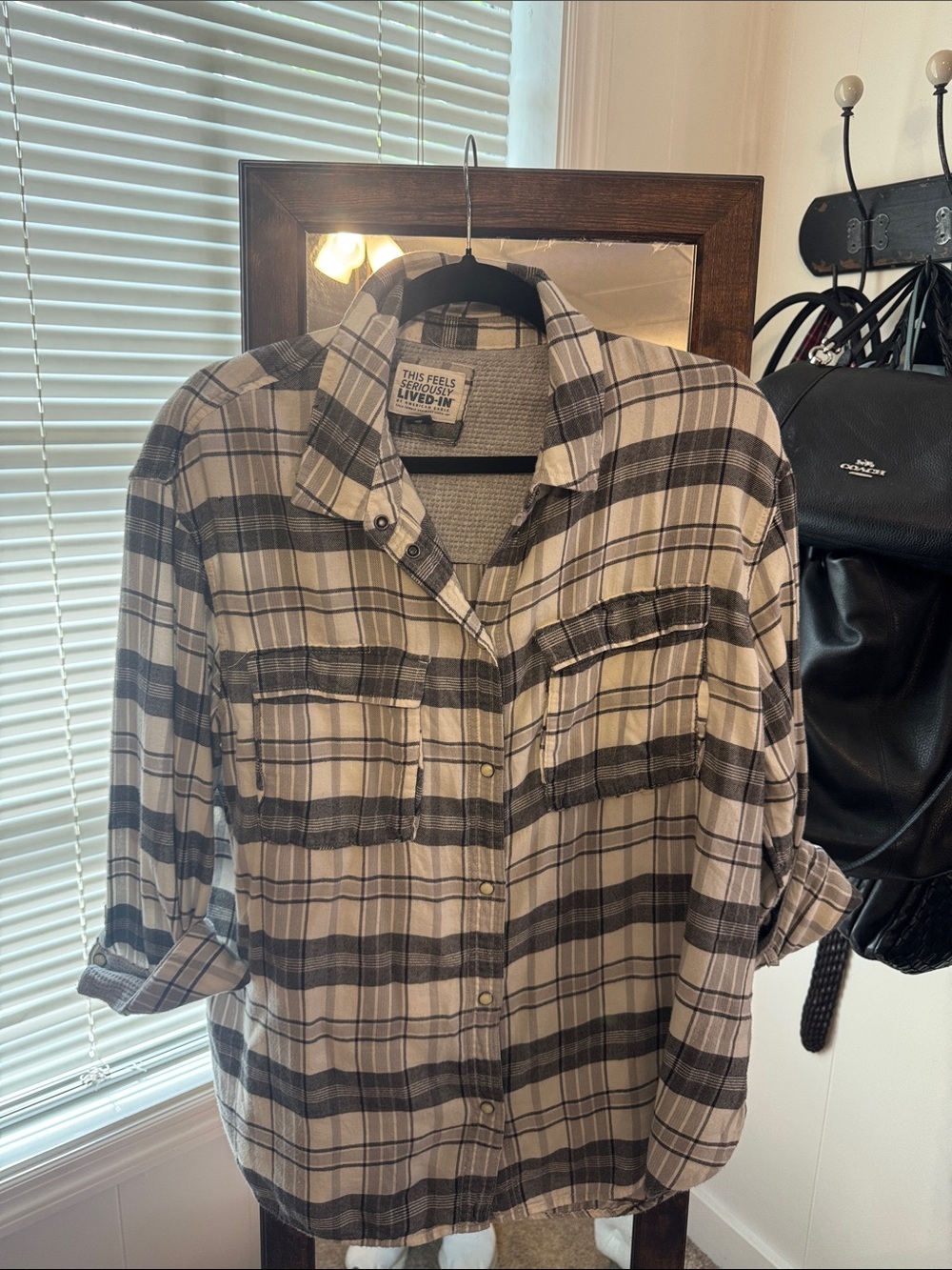 Women’s American Eagle seriously lived in Plaid Button-Up Shirt - med